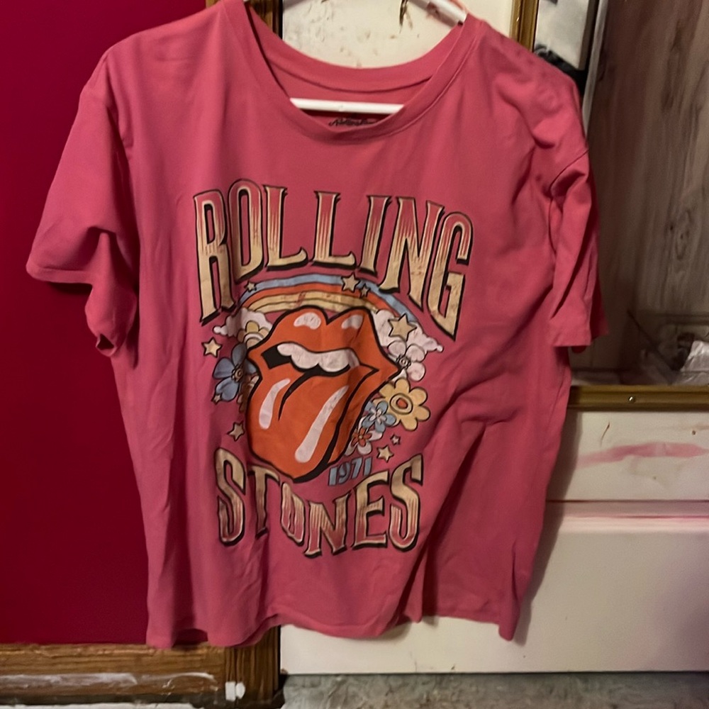 pink rolling stones shirt